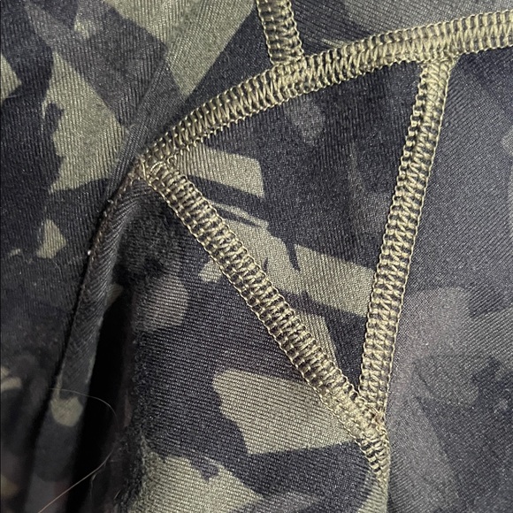 lululemon athletica Women's Leggings - Black Green Camouflage - Picture 7 of 7